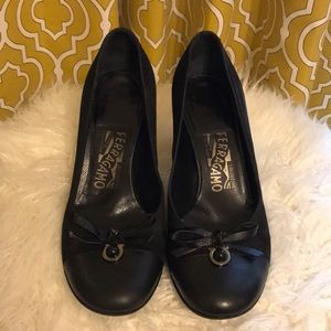 Salvatore Ferragamo 6.5 blk heels